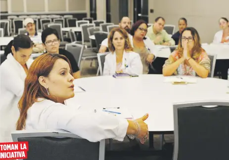  ??  ?? TOMAN LA INICIATIVA Ayer se celebró la primera reunión de la Coalición de Salud Mental, reactivada con la emergencia que enfrenta la Isla.