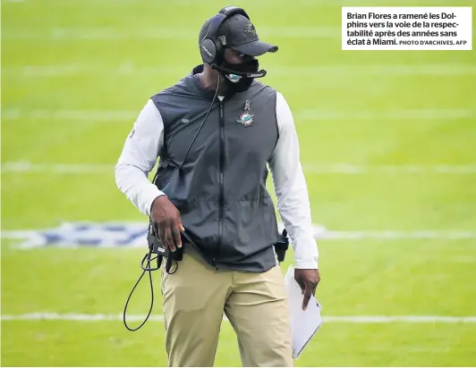  ?? PHOTO D’ARCHIVES, AFP ?? Brian Flores a ramené les Dolphins vers la voie de la respectabi­lité après des années sans éclat à Miami.