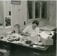  ??  ?? Right: Catharine Robb Whyte seated at her desk circa 1950. 63