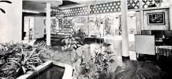  ??  ?? Open-plan ground floor with courtyards and pools in the Chandra Amarasingh­e House Colombo, 1960