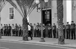  ??  ?? Guardia Civil in Alicante held a minute's silence