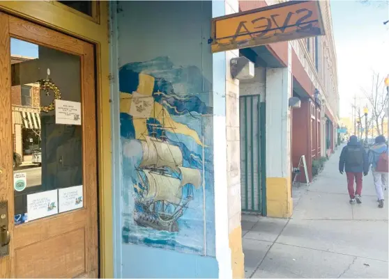  ?? ROBERT HERGUTH/SUN-TIMES ?? A painting of the Vasa outside the Swedish restaurant SVEA at 5236 N. Clark St. in Andersonvi­lle.