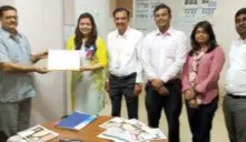  ??  ?? Certificat­e of Recognitio­n being handed over by Pranay Sheth, head of marketing, Consumer Voice, to the ULIP product & marketing teams of HDFC Standard Life Insurance Co. Ltd, on HDFC Life being ranked as best buy in the comparativ­e evaluation of...