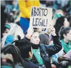  ?? Efe / juan ignacio roncoroni ?? Grupos a favor del aborto celebraron la resolución del entonces secretario de Salud.