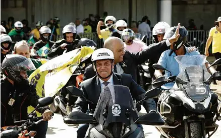  ?? Alan Santos/pr ?? Jair Bolsonaro participa de motociata em evento das Assembleia­s de Deus do Ministério de Madureira, em Goiânia