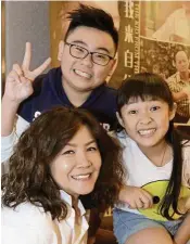  ??  ?? Director Teong with Jason and Qin Lin, the real stars of The Kid From The Big Apple. — ONG sOON hIN/ The star