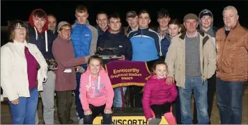  ??  ?? Kathleen Stamp (sponsor) presenting trophy to the Murphy syndicate, with Jim Turner (racing manager) also pictured, after Rogers Girl won the Glenbrien Kennels 525 Stake final.