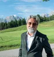  ??  ?? Bacchetta Peppe Vessicchio a Cortina d’Ampezzo (Foto Giacomo Pompanin)