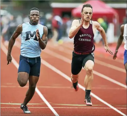  ?? CATHERINE AVALONE - NEW HAVEN REGISTER ?? Middletown’s DeShaun Bradshaw wins the 100 meter dash in 11.24 at the Class L track & field championsh­ips, Tuesday, May 30, 2017, at Manchester High School. Middletown High School finished first with 80 points edging out Daniel Hand 77.50.