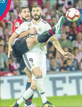  ?? FOTO: JUAN ECHEVERRÍA ?? Intensidad Yeray pelea con Benzema por despejar un balón