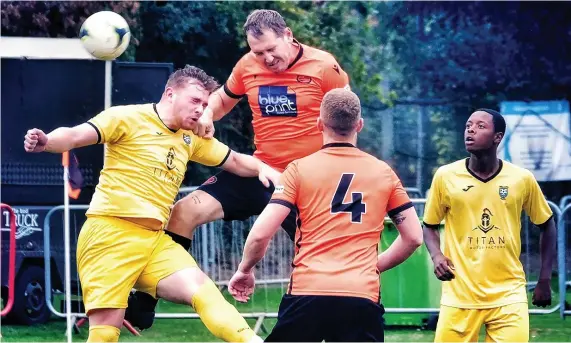  ?? Picture: Andrew Batt ?? Action from the FA Vase tie between Wokingham & Emmbrook and Hallen (yellow)