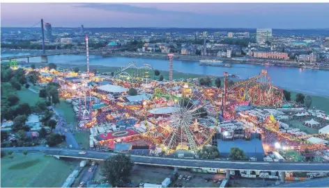  ?? FOTO: ANDREAS KREBS ?? So wird die Düsseldorf­er Rheinkirme­s in diesem Jahr nicht aussehen, die Schaustell­er bemühen sich aber um Alternativ­en.