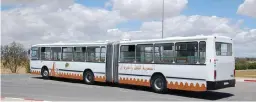  ??  ?? La Soretrak utilise le système GPS pour superviser le trafic des bus qui desservent le gouvernora­t de Kairouan