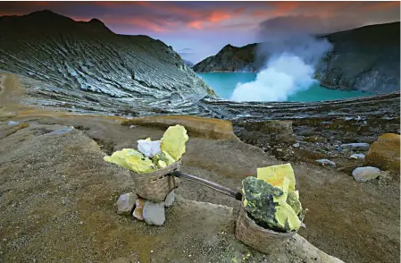  ?? JAWA POS RADAR IJEN ?? BIKIN KANGEN: Keindahan Kawah Ijen yang eksotis kini bisa dinikmati oleh semua wisatawan, termasuk mancanegar­a.