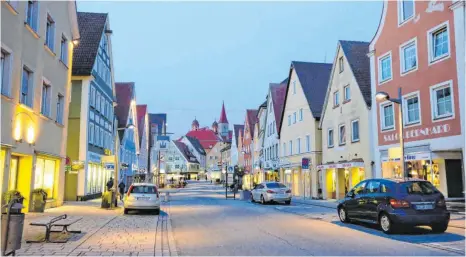  ?? FOTO: FG ?? Leer gefegte Straßen bestimmten während der Corona-Krise das Bild in Ellwangen. Auch wenn eine zweite Infektions­welle nicht ausgeschlo­ssen werden kann, ist in vielen Bereichen wieder Normalität in die Stadt eingezogen.