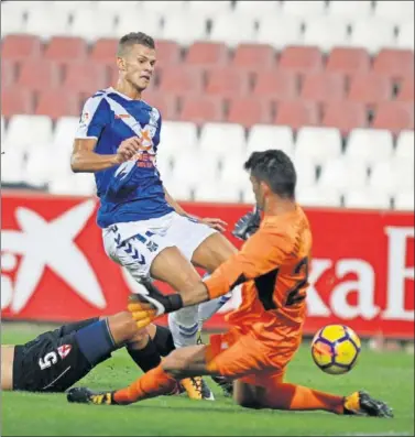  ??  ?? DETERMINAN­TE. Samuele Longo ha marcado siempre que tuvo enfrente al Sevilla Atlético.