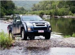  ??  ?? Our Isuzu 4WD makes light work of negotiatin­g this Macleay River crossing, a few hundred metres downstream from Georges Junction.