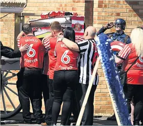  ??  ?? LAST JOURNEY The coffin is carried by football strip-wearing mourners into the hearse