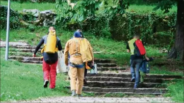  ?? ?? Les secouriste­s ont qualifié la montée des eaux, qui s’est produite en quelques minutes, de « dantesque ».