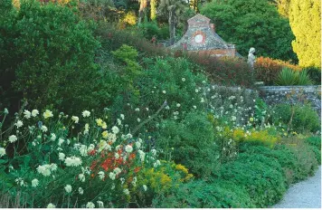  ??  ?? The mostly blue-and-yellow Middle Terrace Border was originally planned by Mary Keen and features Dahlia Gloria van Heemstede and Cephalaria gigantea