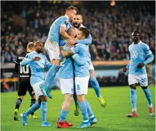  ?? Bild: Petter Arvidson/bildbyrån ?? Jo Inge Berget firar med lagkamrate­rna i Malmö FF efter 1–0-målet mot Lugano. Till slut vann MFF Europa League-matchen med 2–1.
