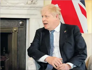  ?? JASON ALDEN / EFE ?? Salvado. Boris Johnson ha logrado salir del agujero, una vez más, y pide unión para seguir trabajando.