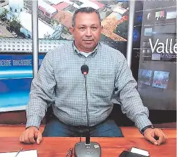  ?? FOTO: EL HERALDO ?? Gabriel Hernández, de 54 Atos, dirigía el programa “El pueblo HABLA” en el CANAL Valle TV de la Ciudad de NACAOME, Valle.