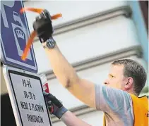  ?? FOTO: YAN RENELT, MAFRA ?? ZNAČKY PLATÍ NAPOSLEDY ZAVEDLY PARKOVACÍ ZÓNY MĚSTSKÉ ČÁSTI PRAHA 5, PRAHA 6 A PRAHA 8.