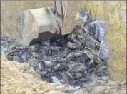  ??  ?? Dead birds being buried at Sambhar.
HT PHOTO