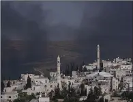  ?? (AP/Nasser Nasser) ?? Smoke fills the sky Saturday after Israeli settlers set fire to the properties of Palestinia­n villagers in the West Bank village of al-Mughayyir.