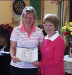  ??  ?? Julie Walshe, winner of Lady Presidents Prize in Blessingto­n Lakes Golf Club, receiving her prize from president Betty McEvoy.