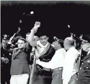  ?? ASSOCIATED PRESS ?? Joe Louis raises his hand in victory after becoming the new world heavyweigh­t champ in Chicago on June 22, 1937.