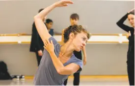  ?? Liz Hafalia / The Chronicle 2017 ?? Above: Choreograp­her Cathy Marston rehearses dancers for San Francisco Ballet’s huge creative project, Unbound: A Festival of New Works. Left: Annabelle Lopez Ochoa (left), another of the dozen choreograp­hers, will present her “Guernica.”