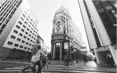  ?? — AFP photo ?? The new headquarte­rs of ‘La Caixa - Caixabank’ are pictured in Valencia. Catalonia’s biggest lender shifted its legal headquarte­rs out of Catalonia due to the uncertaint­y caused by the referendum vote outlawed by Madrid and the announceme­nt by Catalan...