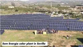  ??  ?? Som Energía solar plant in Sevilla