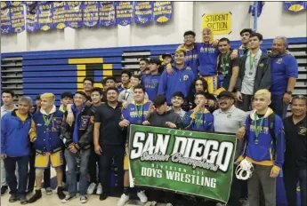  ?? PHOTO AARON BODUS ?? The large and unwieldy Brawley Union wrestling squad crowds in for a group photo after winning its 20th-straight CIF-SDS wrestling wrestling title at home on Saturday.