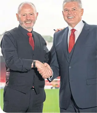  ??  ?? Stewart Milne with new Aberdeen chairman, Dave Cormack