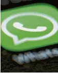  ?? Symbolfoto: Gerten, dpa ?? Via Whatsapp verbreiten sich Ketten briefe schnell.
