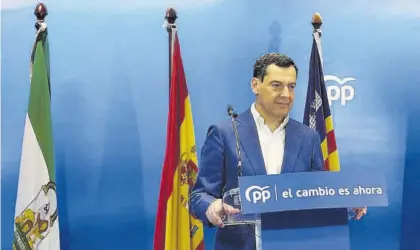  ?? EUROPA PRESS ?? El presidente andaluz, Juanma Moreno, ayer, en una rueda de prensa tras un acto del PP de Palma de Mallorca.