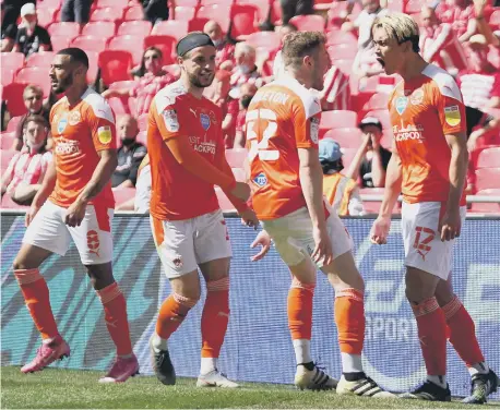  ??  ?? Kenneth Dougall (right) celebrates scoring Blackpool’s first goal, with Sunderland loanee Elliot Embleton.