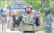  ?? ANI ?? AFTER MISSION: A soldier flashes a victory sign in Pulwama.