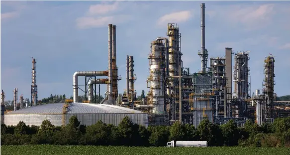  ?? Bloomerg ?? A TotalEnerg­ies refinery in Leuna, Germany. The combined capital expenditur­e of the five biggest oil companies rose by 19 per cent between 2020 and 2022