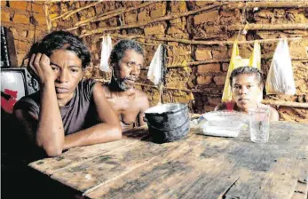  ?? FOTO: COMBONI-MISSIONARE ?? Im brasiliani­schen Amazonasge­biet haben die indigenen Völker den Krankheits­erregern der Weißen nichts entgegenzu­setzen.