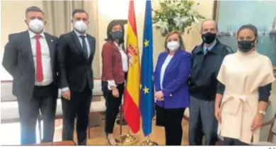  ?? M. G. ?? Reunión del alcalde de Moguer con los diputados onubenses y el teniente coronel Salom en Madrid.