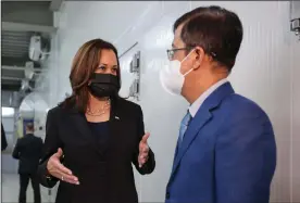  ??  ?? U.S. Vice President Kamala Harris speaks with National Institute of Hygiene and Epidemiolo­gy Director Dang Duc Anh on Thursday during her visit to the institute in Hanoi, Vietnam, where 270,000 doses of the Pfizer vaccine arrived earlier in the morning.
(AP/Evelyn Hockstein)