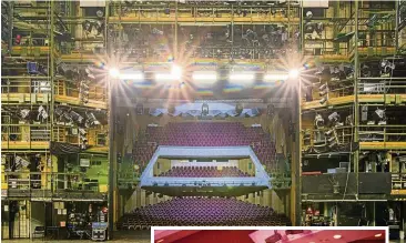  ?? FOTOS: CANDY WELZ ?? Blick von der Hauptbühne des DNT mit ihren rund 500 Scheinwerf­ern ins Große Haus.