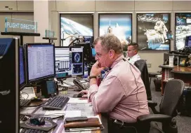  ?? Jon Shapley / Houston Chronicle ?? T.J. Creamer, a former astronaut and current Mission Control flight director at NASA, logged 163 days in space in 2009. In 2015, he was the first astronaut to become the Mission Control flight director, and he wants to still be in charge for the first...