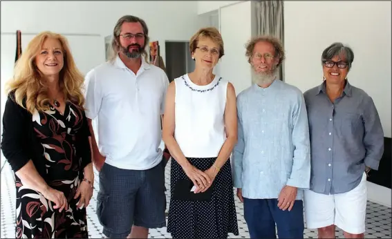  ?? NWA Democrat-Gazette/CARIN SCHOPPMEYE­R ?? Jeannie McIntire (from left), Aaron Jones, Lynne Walton, artist Ed Pennebaker and Carol Corning gather July 12 at The Peel Mansion Museum and Heritage Gardens in Bentonvill­e to to mark the opening of Pennebaker’s Forms, Past and Present exhibition.