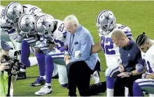  ?? MATT YORK/THE ASSOCIATED PRESS ?? The Dallas Cowboys, led by owner Jerry Jones, centre, take a knee prior to the national anthem before a game earlier this week in Glendale, Ariz.