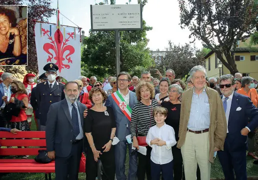  ??  ?? Insieme In alto Alberto Nirenstein e Wanda Lattes. sopra il giardino in Borgo Allegri che porta il loro nome. Alla cerimonia col sindaco hanno partecipat­o anche le figlie e i nipoti